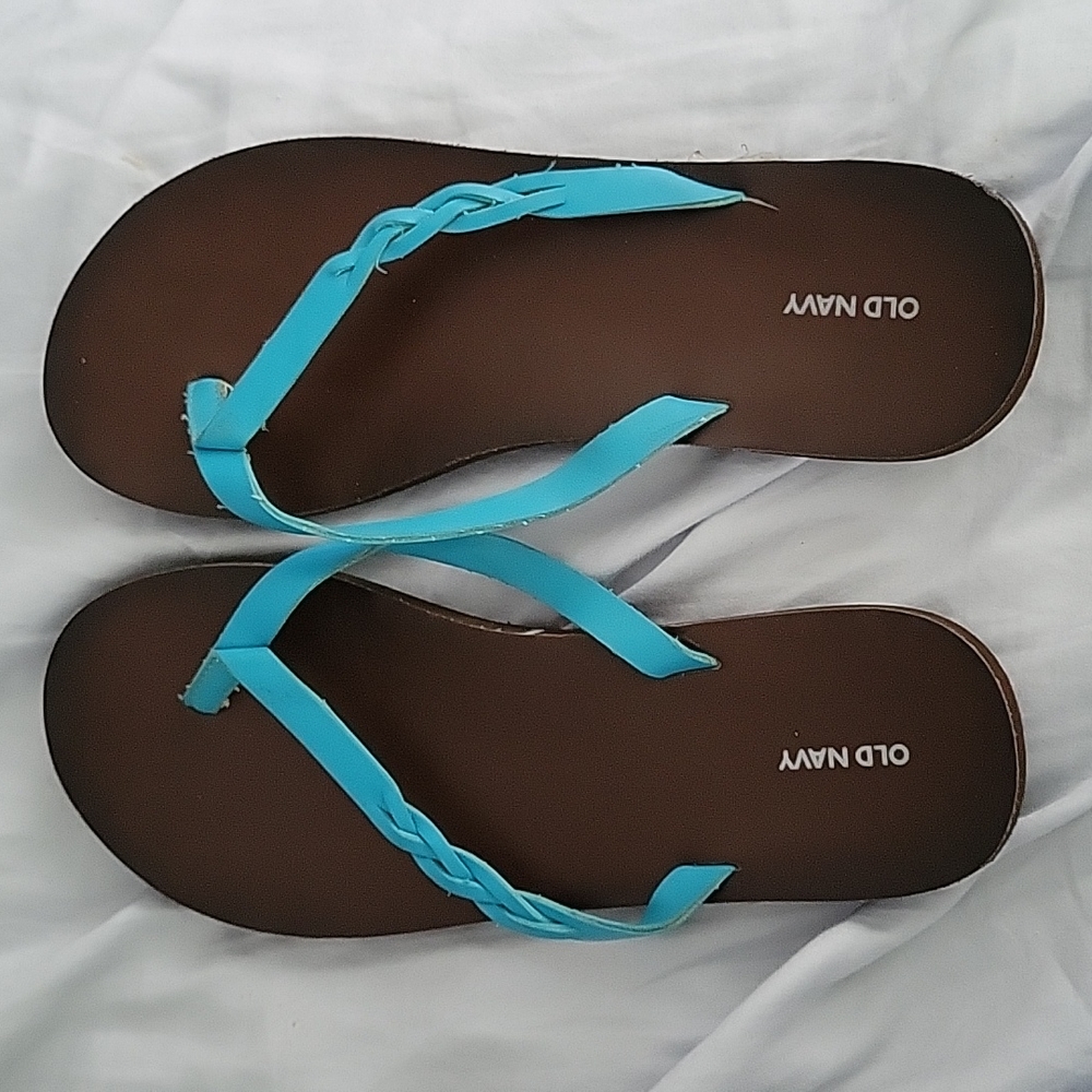 EUC Old navy flip flops